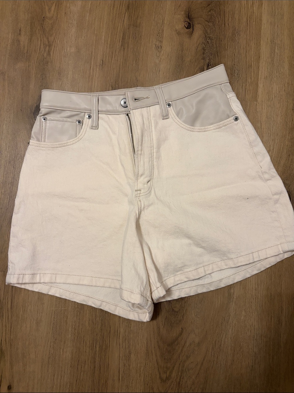 Abercrombie Curve Love Cream High-Waist Women’s Shorts with Faux-Leather Trim